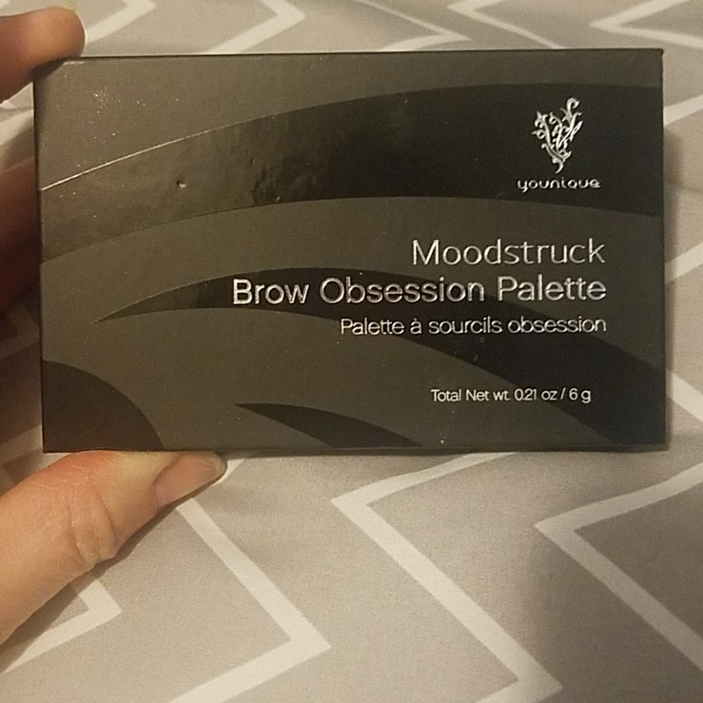 Younique brow palette